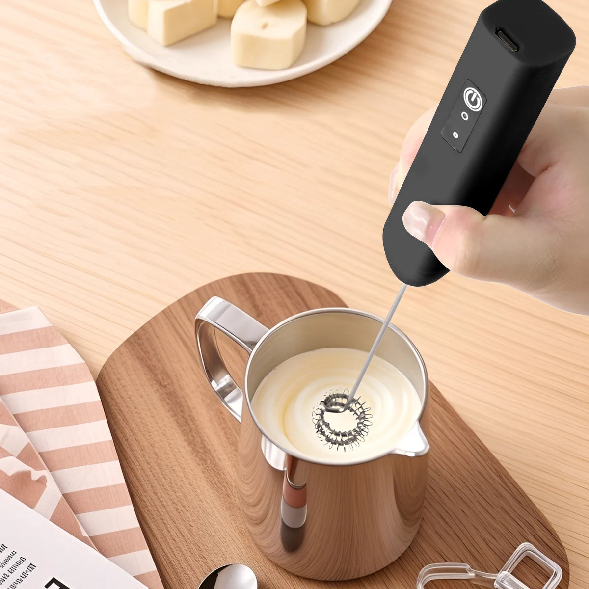 1Pc Electric Milk Frother