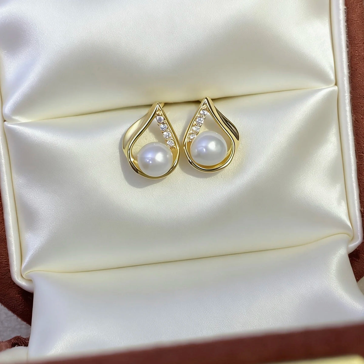 Pearls Water Drop Earrings